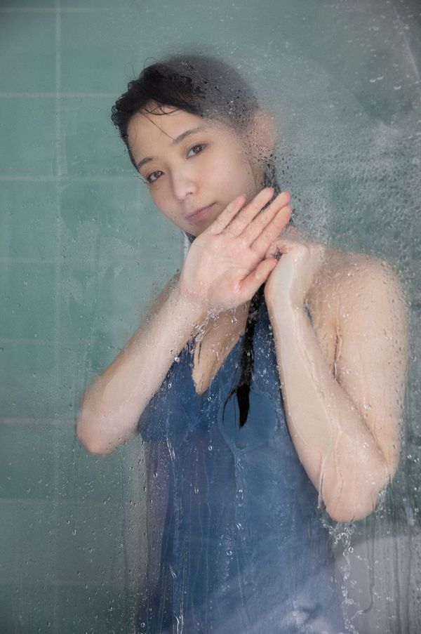 [VENDREDI] Mio Imada "Miracle de l'actrice + bikini dans le drame" Hana nochi Hare "" Photo