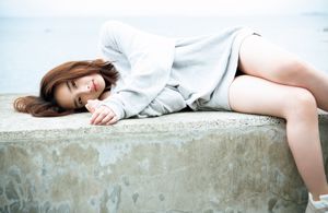 [FRIDAY] Oto Abe "Bishojo Bikini" It looks like Satomi Ishihara "" Photo