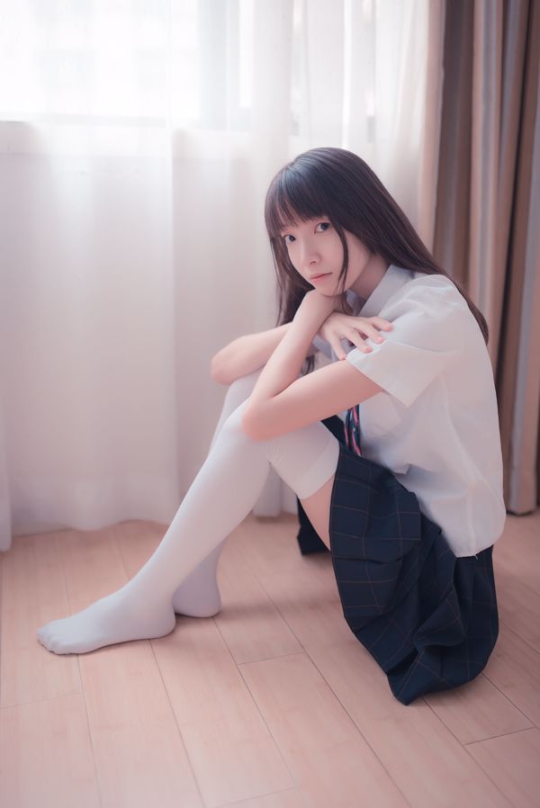【ウインドフィールド】NO.004隣の白い絹の新鮮な女の子