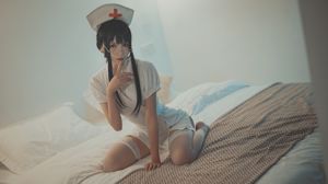 COSER beauty месяц за месяцем su "Маленькая медсестра"