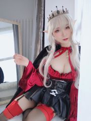 COSER Silver 81 "Royal Vampire" [COSPLAY Girl]