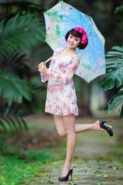 Tajwańska dziewczyna Yin Zhi „Poza fotografowaniem pięknych kolorowych sukienek”