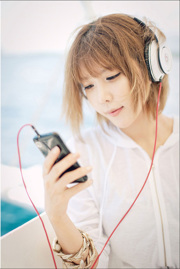 Xu Yunmei (허윤미) "Fresh Headphone Girl"